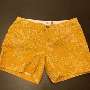 Old Navy Women's Floral Flat Front Cotton Chino Shorts Mustard Size 2